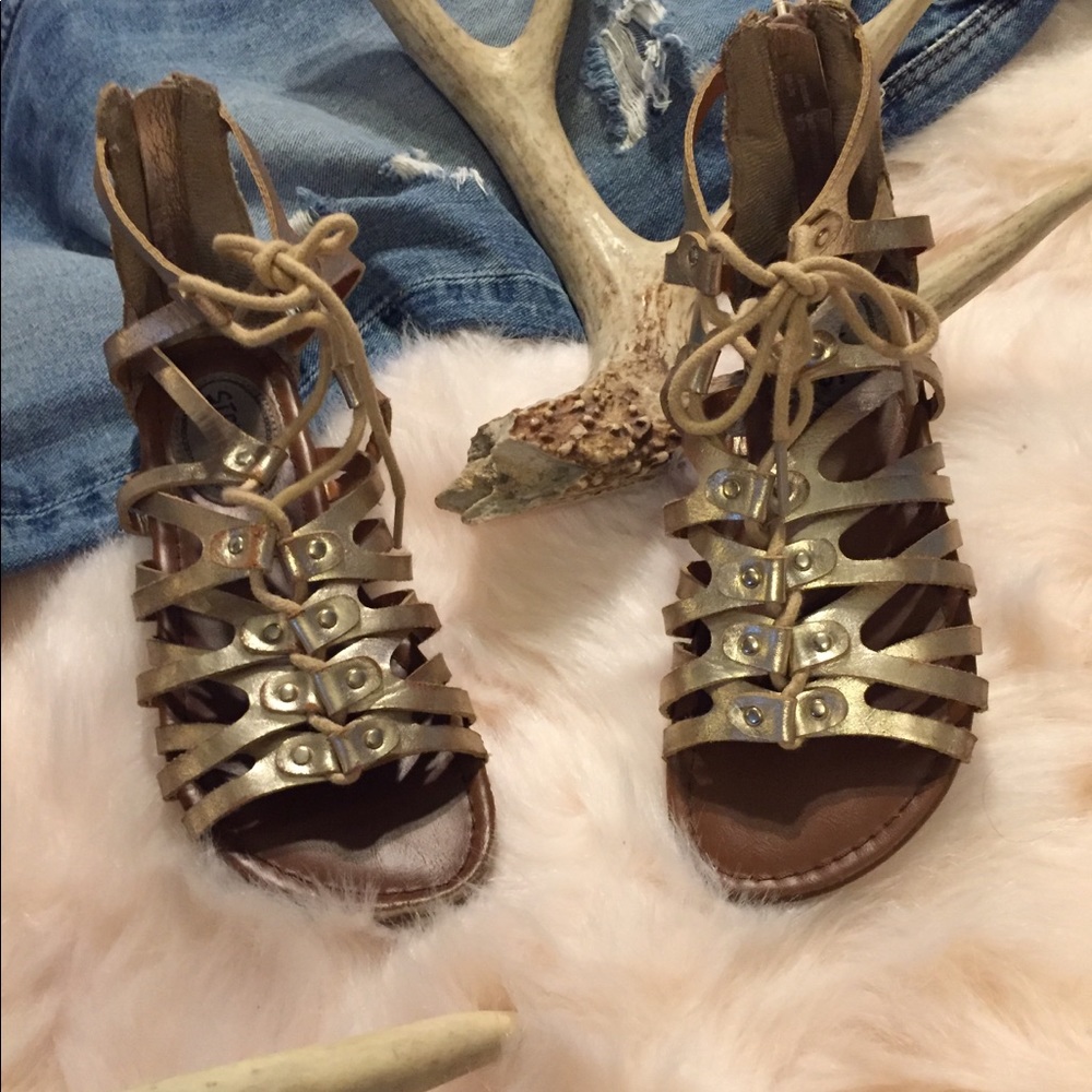 Shoestrings sandals girls size 2